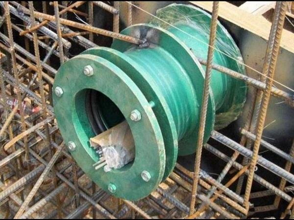 我公司為南陽(yáng)管莊北控水務(wù)有限公司實(shí)地考察定制防水套管